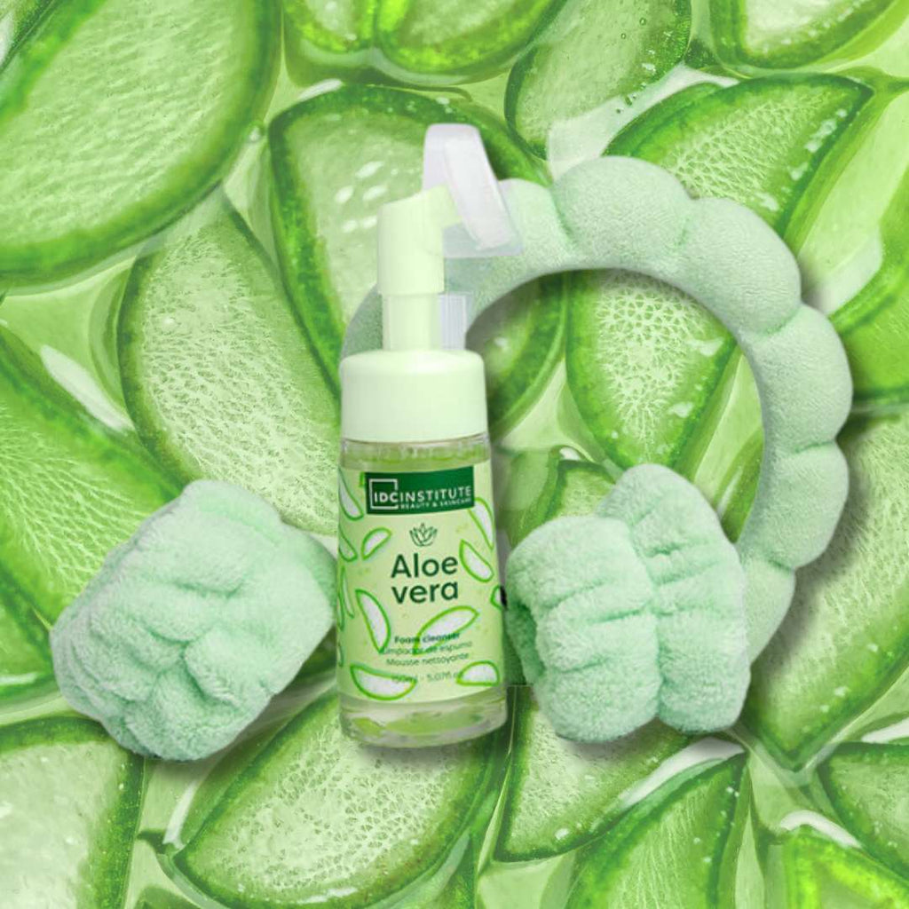 ALOE VERA PLUSH SKINCARE BOX - Kit Viso Detersione | Detergente viso mousse con spazzola , Fascia per capelli, Braccialetti assorbi-acqua