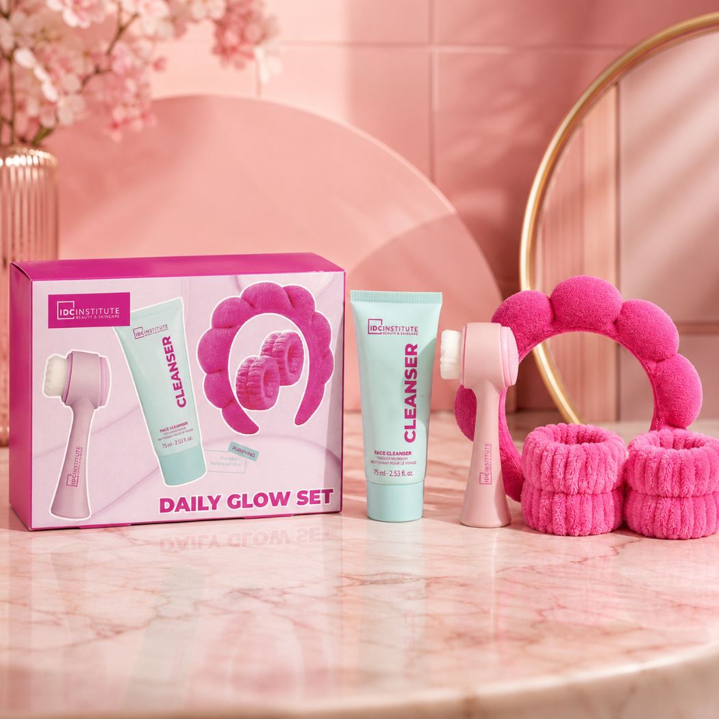 IDC INSTITUTE DAILY GLOW SET - Gel Detergente Viso 75ml + Spazzola viso manuale a doppia azione + Fascia per capelli effetto bubble + 2 Polsini salvagoccia in spugna