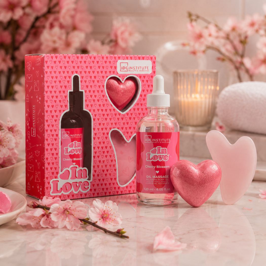 IDC INSTITUTE IN LOVE CHERRY BLOSSOM SPA MASSAGE SET - Olio da Massaggio 120ml + Bomba da Bagno a Cuore 50g + Gua Sha a forma di cuore