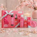 IDC INSTITUTE IN LOVE BATH & SLEEP SET CHERRY BLOSSOM - Gel Doccia 200 ml + Body Mist 100 ml + Crema Mani Idratante 60 ml + Mascherina da Notte