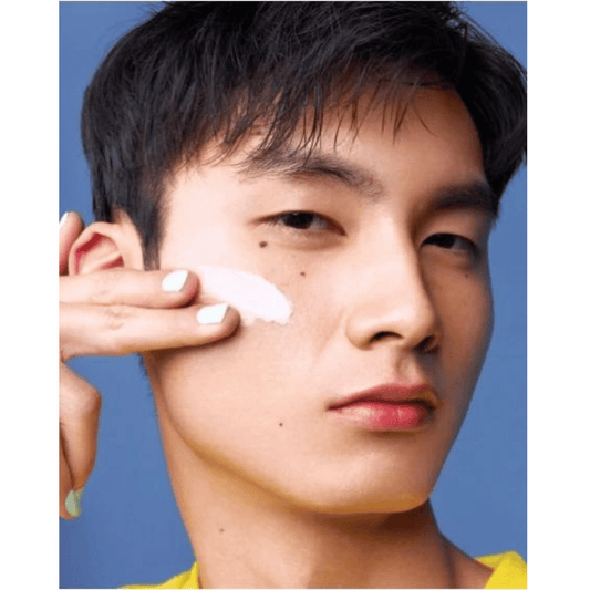 CREMA VISO - conferisce nutrimento e comfort per un incarnato visibilmente luminoso e setoso.