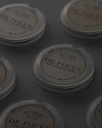 ASTRA MAKE UP DE-FOCUS - Cipria Compatta Levigante/Correttiva